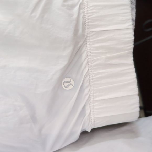 Lululemon Women's Bombs Away Jacket White/City Reversible Jacket Size 4 - Picture 9 of 16